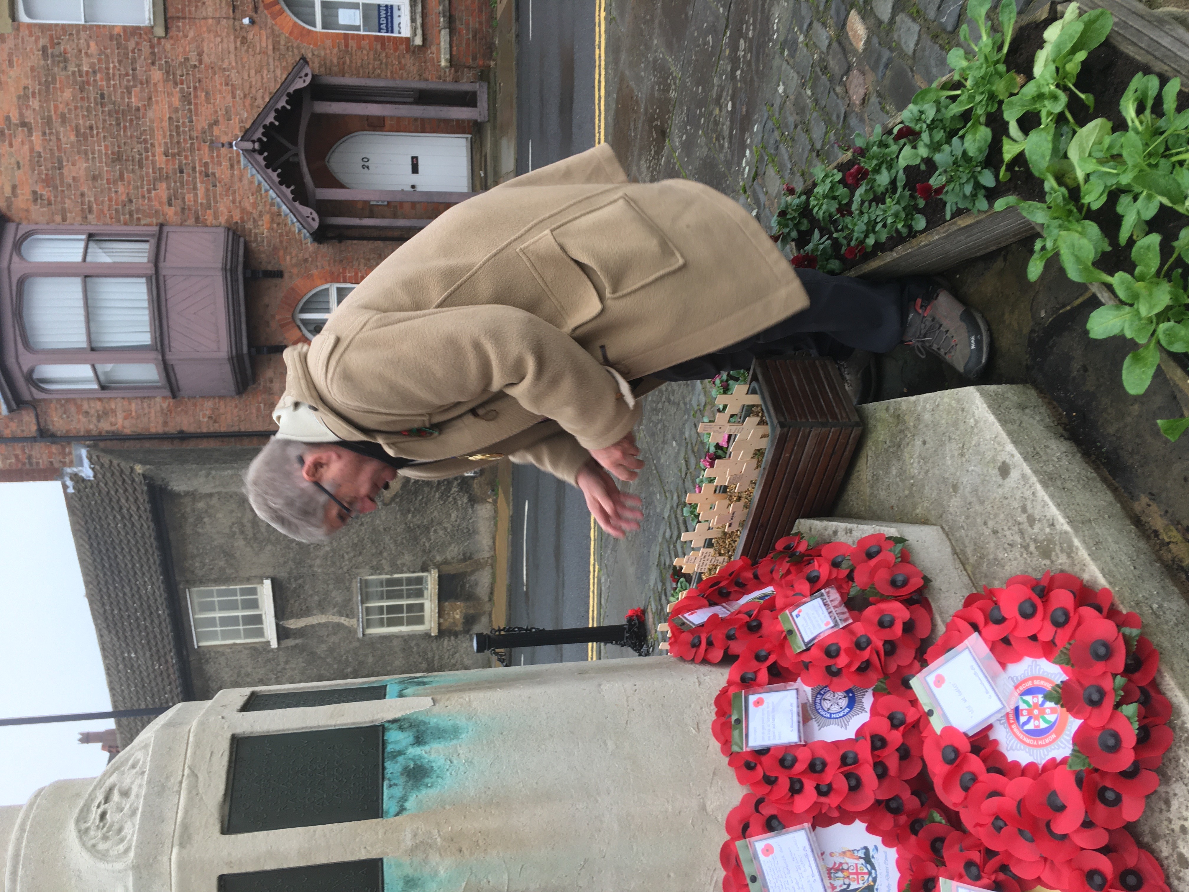 Mayor Laying Wreath at Memorial
